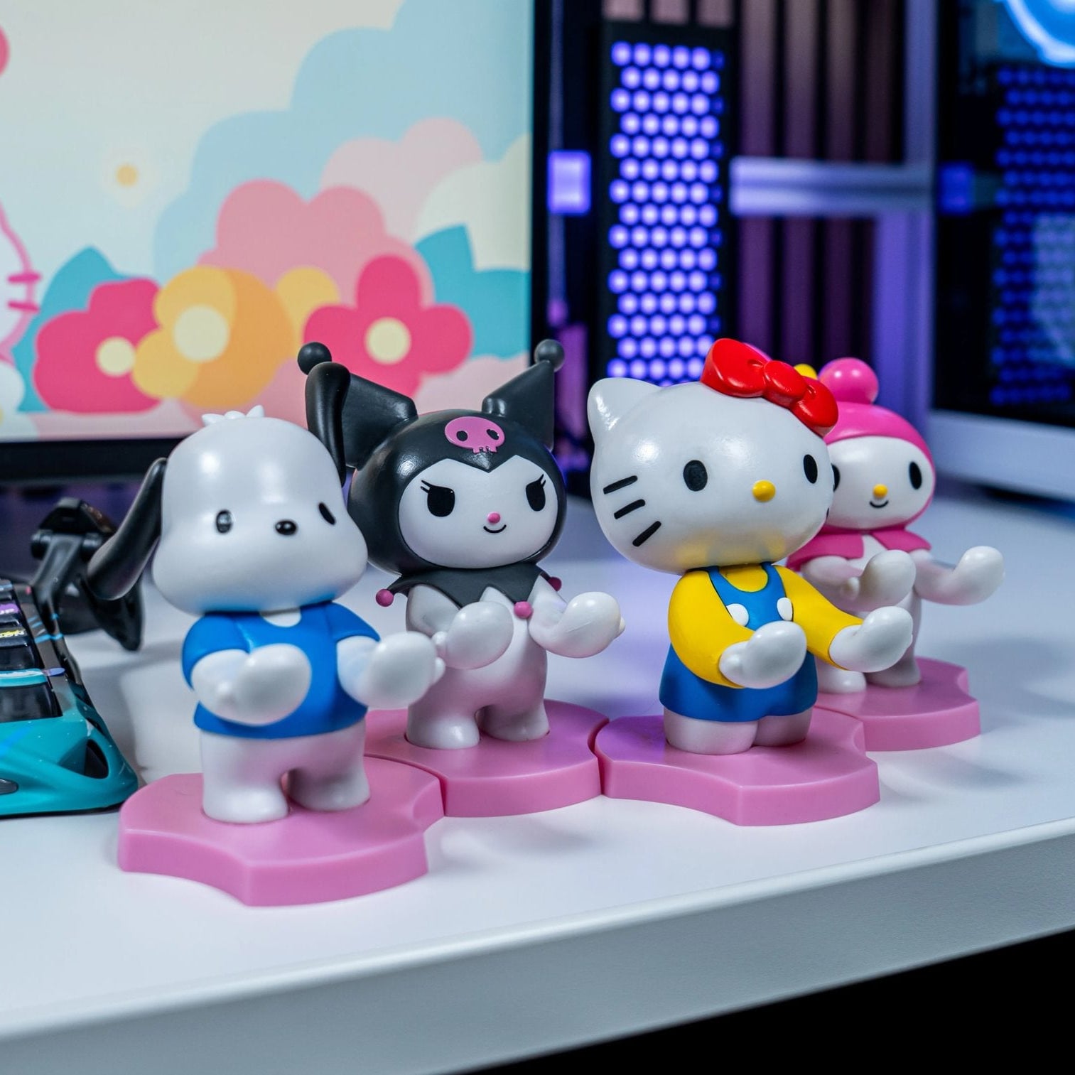 Pochacco Phone Stand – Hello Kitty, Mini Cable Guys