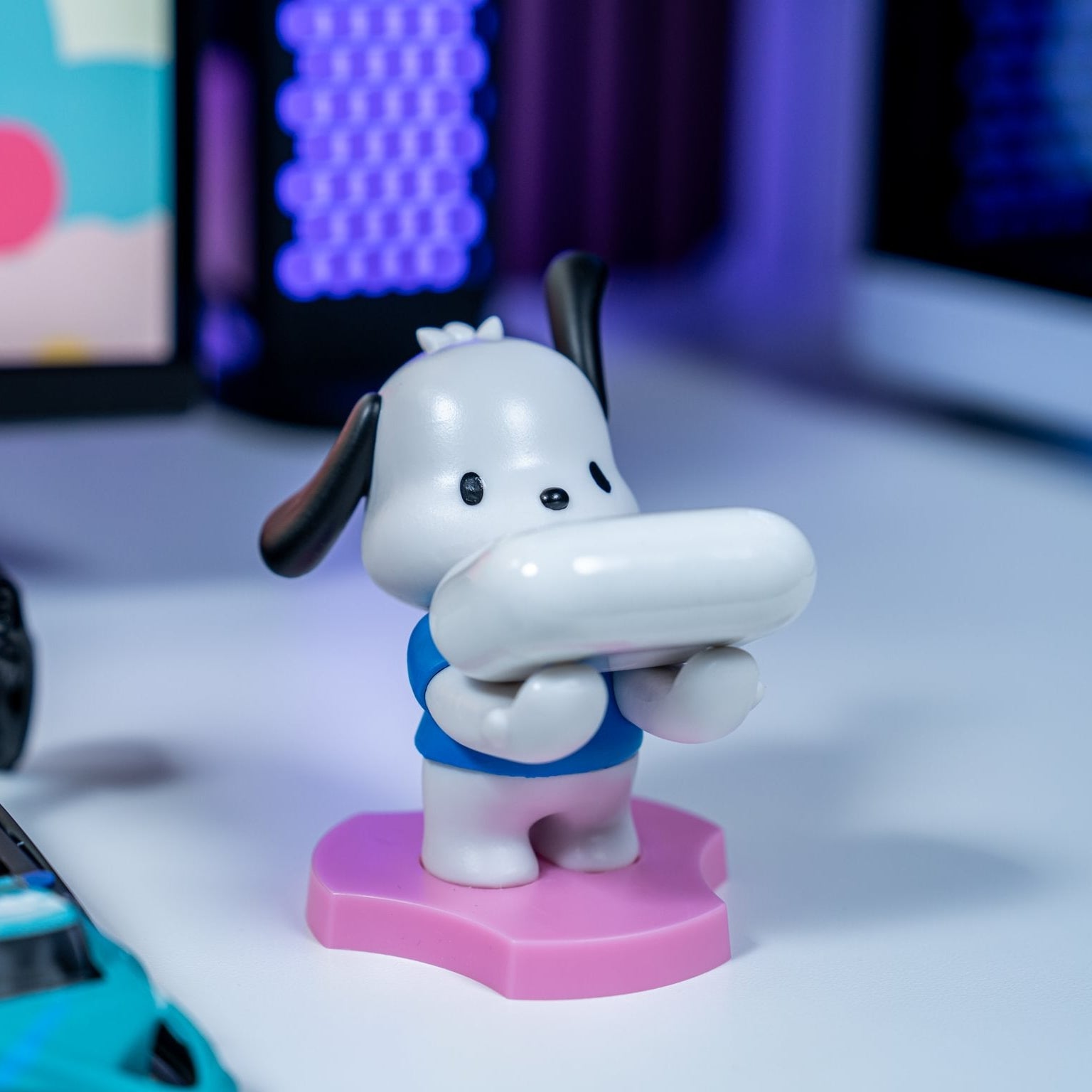 Pochacco Phone Stand – Hello Kitty, Mini Cable Guys