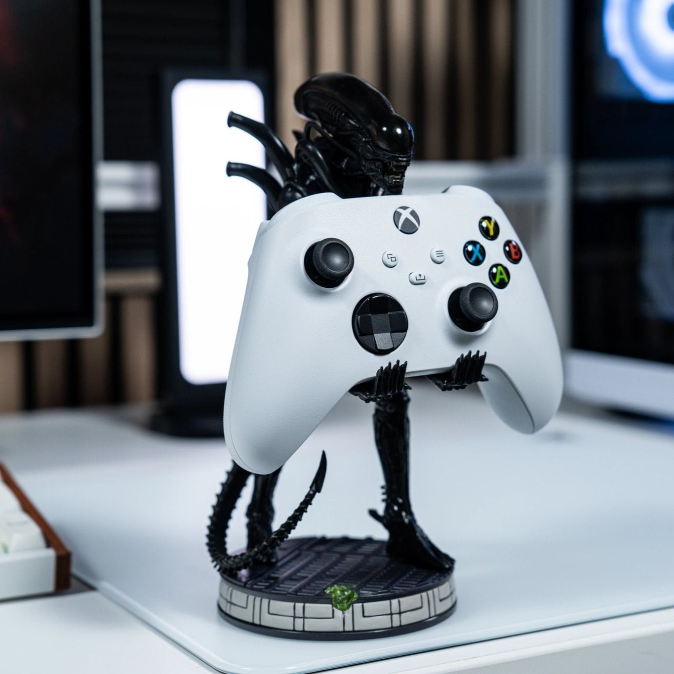 Alien Xenomorph Controller Holder & Phone Stand – Disney, Cable Guys - EXG Pro
