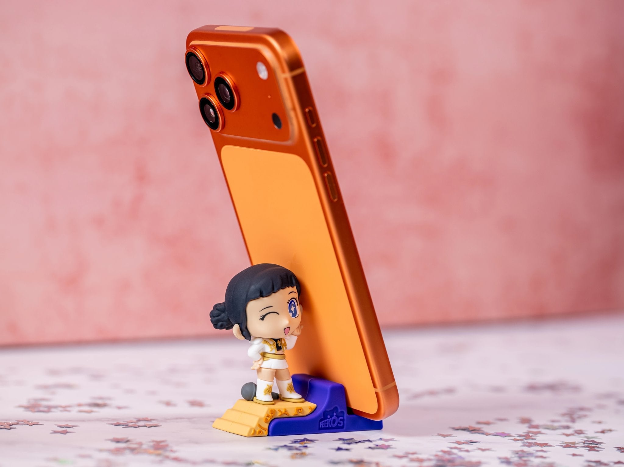 Golden Zoey Phone Stand Collectible – K-Pop Demon Hunters, Peekos - EXG Pro