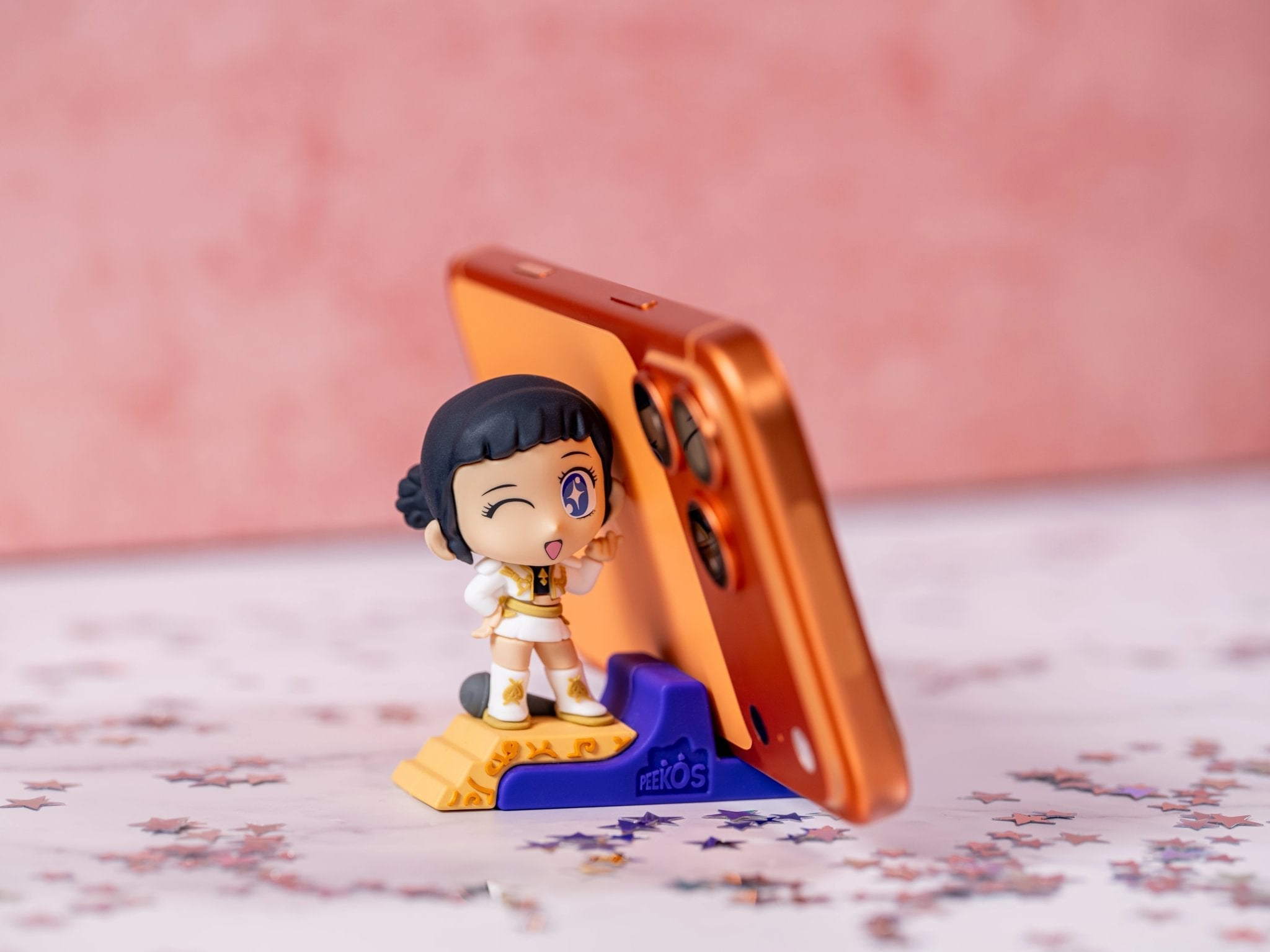Golden Zoey Phone Stand Collectible – K-Pop Demon Hunters, Peekos - EXG Pro